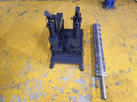 Machine à poinçonner pour verrous de volets roulants