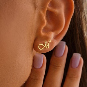 Nouvelles boucles <span class=keywords><strong>d</strong></span>'oreilles en acier inoxydable plaqué or première lettre personnalisée boucles <span class=keywords><strong>d</strong></span>'oreilles personnalisées lettre cadeau <span class=keywords><strong>d</strong></span>'anniversaire de Noël - Product Image 4