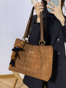 Women's Large Capacity Trendy <b>College</b> Style Zipper Tote Shoulder <b>Bag</b> with Cute Pendant for Autumn Commuting and Year-Round Use - Product Image 4