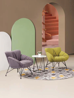 Ensemble de fauteuil lounge et table d'appoint moderne aux couleurs nordiques, avec design éco-responsable, pour hôtel, boutique, hall d'attente