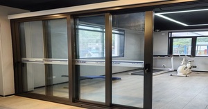 Portes coulissantes à trois rails Sleek Astral Ultra 128 Series en aluminium de 2,0 mm avec verre isolant pour plans ouverts - Product Image 4