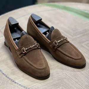 Mocassin décontracté rétro en cuir véritable à enfiler avec logo personnalisé gommino mocassins oxfords de style marche chaussures pour hommes