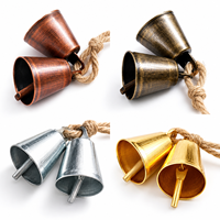 Clochettes de sorcière en fer plaqué sur mesure OEM de 26 mm avec corde en jute, clochettes suspendues style antique pour décoration de Noël, de porte, de mur, de maison et de jardin