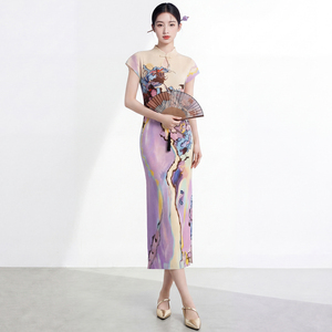 Robe mi-longue de style chinois à col mandarin avec imprimé floral peint à la main, robe fourreau ajustée à manches courtes en soie tissée - Product Image 4