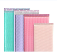 Sacs d'enveloppe à bulles roses personnalisés sacs postaux étanches 6x9 avec adhésif fort pour l'expédition fabriqués en poly matériau durable