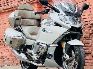 Motocicleta Deportiva BMW1 K1600GTL Cruiser Premium Usada con Características de Suspensión y Personalización - Product Image 2