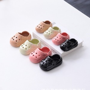 Vente en gros nouvel arrivage de cendriers en céramique modernes créatifs en forme de chaussures <span class=keywords><strong>Crocs</strong></span> boîte de couleurs personnalisées emballage cendrier portable - Product Image 2