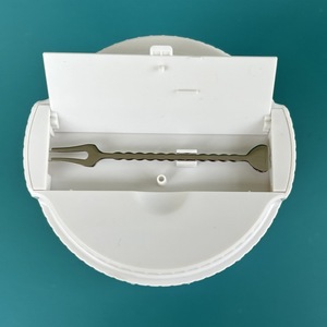 Tarro de plástico para pepinillos 2024 con colador Flip 50oz contenedor de pepinillos reloj de arena tarro separador de jugo de pepinillos para aceitunas - Product Image 5