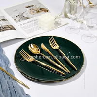 Services de vaisselle jetables en plastique vert avec bord doré, assiettes peintes à la main anti-fuite pour mariages et fêtes