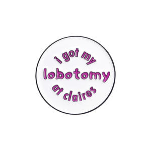 Broche polyvalente de style niche avec des phrases amusantes en lettres de l'alphabet anglais, 'I Got My Lobotomy at Claires', accessoires vestimentaires géométriques - Product Image 5