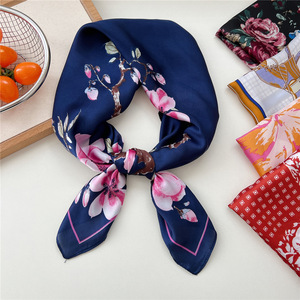 Petit Bandana <span class=keywords><strong>Foulard</strong></span> de Tête Carré à Motifs Floraux en Polyester pour <span class=keywords><strong>Femme</strong></span> - Product Image 5