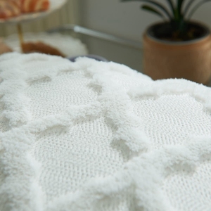 Cuscino Decorativo Quadrato Natalizio <span class=keywords><strong>in</strong></span> Stile Europeo di Lusso, Colore Crema-Kaki, Morbido Rivestimento <span class=keywords><strong>in</strong></span> <span class=keywords><strong>Lana</strong></span> Intrecciata - Product Image 3