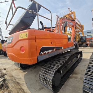 รถขุดตีนตะขาบ Doosan DX300 มือสอง โครงสร้างใต้ท้องรถเสริมความแข็งแรง สภาพดีทั่วไป มีสินค้าพร้อมส่งจำนวนมาก - Product Image 3