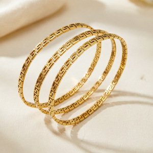 Set di Bracciali Geometrici Trendy a 3 Strati con Motivo a Chiave Greca Classica, Placcati in Oro per Donne - Product Image 3