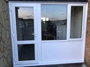 Puertas de Entrada Modernas para Hoteles Resistentes a Huracanes, Puerta Abatible Manual con Acabado en <span class=keywords><strong>PVC</strong></span>, Marco de Fibra de Vidrio con Aislamiento Térmico - Product Image 6