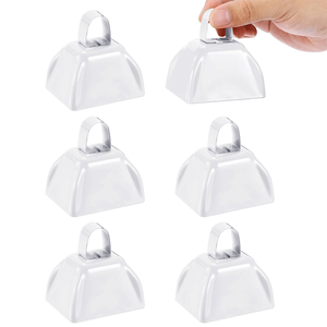 Cloche à vache en métal poli à suspendre avec boucle supérieure et sonnette intégrée pour la décoration de la maison et l'extérieur en période des fêtes - Product Image 2