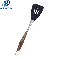 Spatule de cuisine en silicone antiadhésive résistante à la chaleur avec manche en acier inoxydable et revêtement en bois, idéale pour la friture