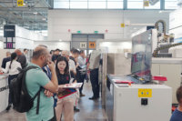Scie à pont de précision CNC 5 axes pour la découpe de pierre, idéale pour les plans de travail en marbre et les crédences de cuisine pour les usines