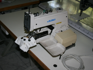 Máquina DE COSER Jukis Button usada 373 Máquina DE COSER DE cuatro orificios <span class=keywords><strong>para</strong></span> ojales 377 Máquina de botones de bajo costo - Product Image 3