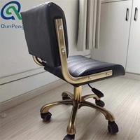 Qunpeng 2023 Hot élégant base en or réglable pivotant coupe de cheveux chaise en cuir rose salon style chaises tabouret avec roue