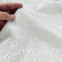 Tissu en gaze de coton blanc personnalisé, broderie florale en dentelle avec perforation, broderie pour robe de femme