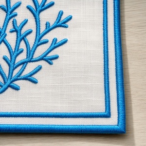 Sous-verres carrés brodés, motif corail, faits à la main, style méditerranéen, décoration de table pour hôtels, serviettes de cocktail en lin - Product Image 3