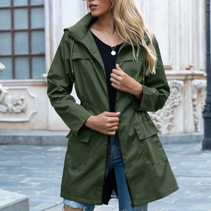 معاطف مطر طويلة خفيفة الوزن للنساء مقاومة للماء والرياح مع غطاء للرأس قابل للتعديل عند الخصر وجيوب، مقاسات من S إلى XXL - Product Image 1