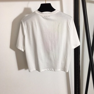 เสื้อยืดแขนสั้นผู้หญิงลายตัวอักษรประดับเข็มกลัดโลหะขนาดใหญ่ รุ่นใหม่ประจำฤดูร้อนปี <span class=keywords><strong>2022</strong></span>  ทรงเข้ารูป  สไตล์ลำลองและอเนกประสงค์ - Product Image 3