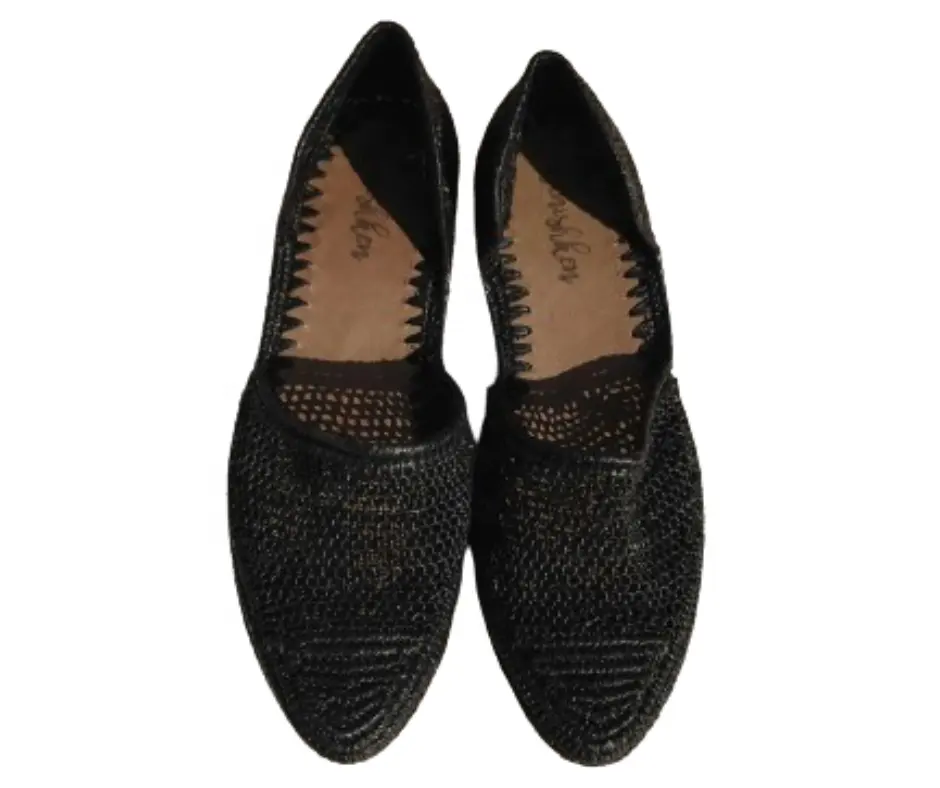 Modellate dalla natura: svelate le nostre esclusive scarpe e sandali in rafia fatti a mano adorerete le pantofole alla moda in rafia nera