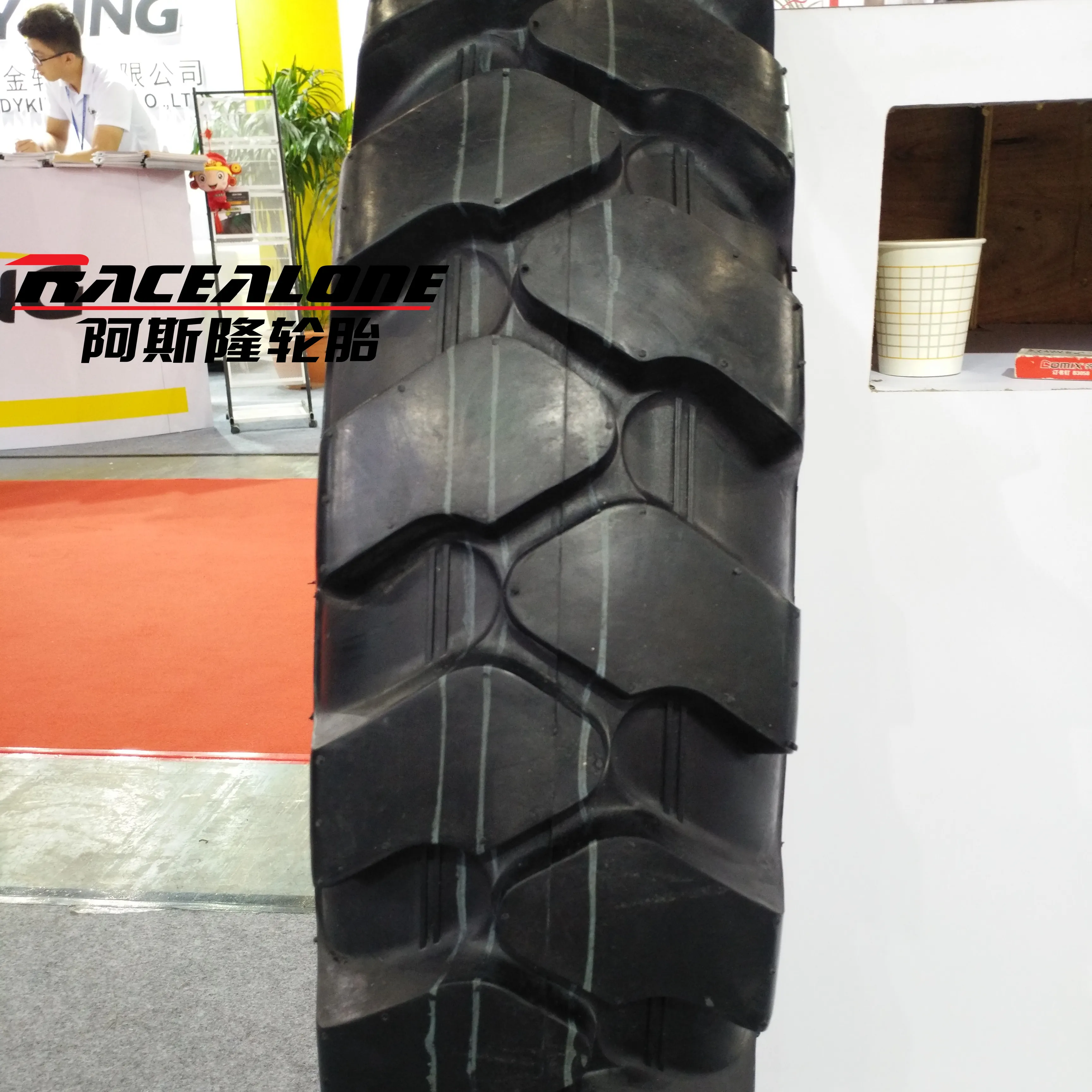 LKW-Reifen 825-20 900-20 1000-20 1100-20 mit großem Block muster Super Deep Tread für harte Bedingungen