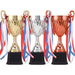 Trofeo de Fútbol de Aleación de Hierro de Lujo, Personalizado al por Mayor, Grabado y Bañado en Oro Trofeo de Victoria en Competición Deportiva - Product Image 1