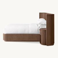 Ensembles de meubles de chambre en bois pour intérieur : Lit plateforme en bois Byron avec lit d'appoint étendu et tables de chevet ouvertes