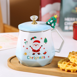 Linda <span class=keywords><strong>Taza</strong></span> de Cerámica de Comercio Transfronterizo con <span class=keywords><strong>Diseño</strong></span> de Papá Noel y Árbol de Navidad Vaso de Agua con Tapa y Cuchara para Regalos de Fiesta - Product Image 4