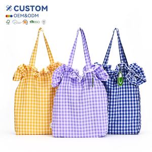 カスタマイズされたフリル付きコットン製トートバッグ、チェック柄デザイン、ビーチタオルの持ち運び、クラフト用品の整理、カジュアルなショッピングに最適 - Product Image 1