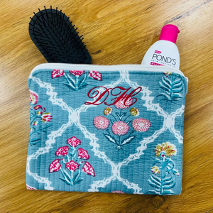 High Selling Handcrafted Floral Cotton Quilted Flat Pouches Toiletry Pouch Bridesmaid Gifts Proposal Cosmetic Bag - Product Image 1