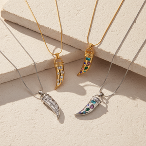Collar con Colgante <span class=keywords><strong>de</strong></span> Circonita Cúbica en Forma <span class=keywords><strong>de</strong></span> Daga Vintage, Baño <span class=keywords><strong>de</strong></span> Oro <span class=keywords><strong>de</strong></span> 18K sobre Acero Inoxidable, Diseño Moderno para Uso Diario Femenino - Product Image 1
