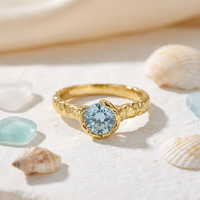 ZG Trendiger Ring mit gehämmerter Textur, rundem blauem Zirkonia im Lünettenfassung, aus vergoldetem Kupfer, Statement-Geschenk