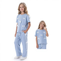 Ensemble décontracté 2 pièces pour filles : T-shirt à manches courtes en polyester et coton avec nœud 3D mignon + pantalon large, survêtement doux pour enfants, logo personnalisé