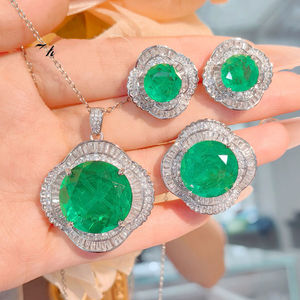 Nuevo collar de alta calidad de piedra de color Ice Out, Pendientes colgantes de esmeralda de simulación de diámetro de alto carbono, conjunto de joyería de pulsera de anillo - Product Image 5