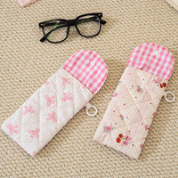 Étui à lunettes rose antichoc pour usage quotidien et voyage, avec embellissements nœud, rose, cœur, cerise
