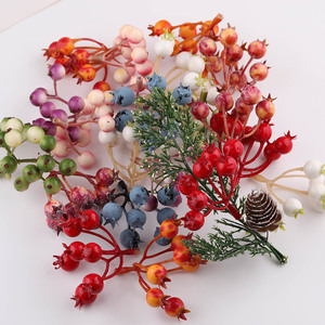 Bayas Navideñas Artificiales de Resina Plástica, Accesorios para Joyería DIY, Decoración para Coronas y Tocados, Pequeños Suministros para Manualidades - Product Image 4