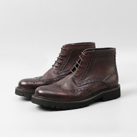 Sepatu Boots Kulit Asli Gaya Brogue Vintage Kasual Anti Air dengan Tali, Sol Karet Penambah Tinggi, dan Midsole EVA