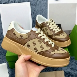 Chaussures de skate à plateforme de haute qualité pour hommes et femmes, baskets tendance en cuir, style décontracté pour la marche, chaussures pour femmes - Product Image 1