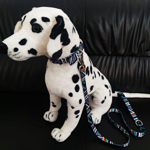 Juguete de Peluche de Perro Dálmata con Collar y Correa con Patrón Geométrico, Tamaño Mediano, Ajustable, Material de Poliéster Rojo y Negro - Product Image 1
