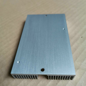Dissipateur thermique en aluminium pour équipement de contrôle industriel avec performance de refroidissement haute efficacité, taille personnalisée et faible consommation d'énergie - Product Image 4