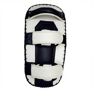 Almohadilla de entrenamiento de cuero curvada para artes marciales, boxeo y Muay Thai, ideal para gimnasios. - Product Image 4