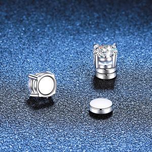 Pendientes Magnéticos Minimalistas de Plata de Ley 925 con Baño de Rodio y Moissanita de 1 Quilate con Engaste de Garra Sencillo para Orejas Sin Perforar - Product Image 5