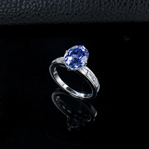 Anillo de Boda Clásico de Plata de Ley S925 con Zafiro Cultivado en Laboratorio, Alta Calidad con Engaste de Puntas - Product Image 2