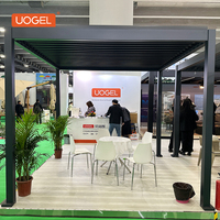 Pergola en aluminium directement de l'usine avec un design à lames orientables, finition enduite de poudre imperméable pour une utilisation en balcon