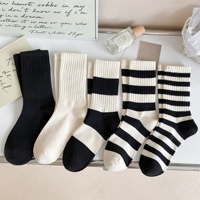 Chaussettes de sport décontractées et confortables OEM, logo personnalisé, chaussettes de sport respirantes et respectueuses de la peau, chaussettes de sport pour toute la journée